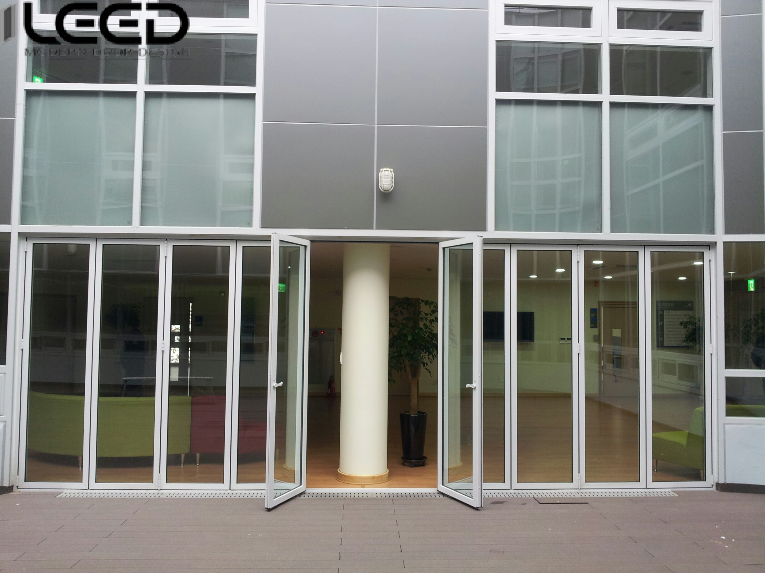 cửa trượt 10 cánh